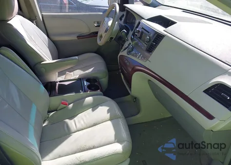 2011 Toyota Sienna Xle V6 z USA, uszkodzony, nr VIN 5TDYK3DC7BS120249